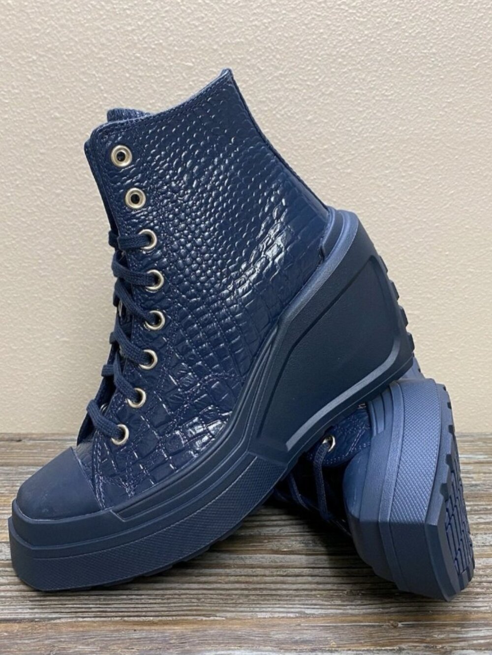 Converse Chuck 70 De Luxe Wedge High - Women's Size 11